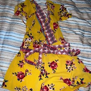 Yellow floral romper. JCPenney. Womens small (?)